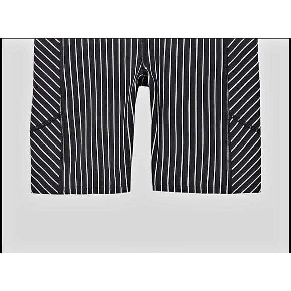 NWOT VICTORIA'S SECRET ESSENTIAL BIKE SHORTS - Picture 3 of 6